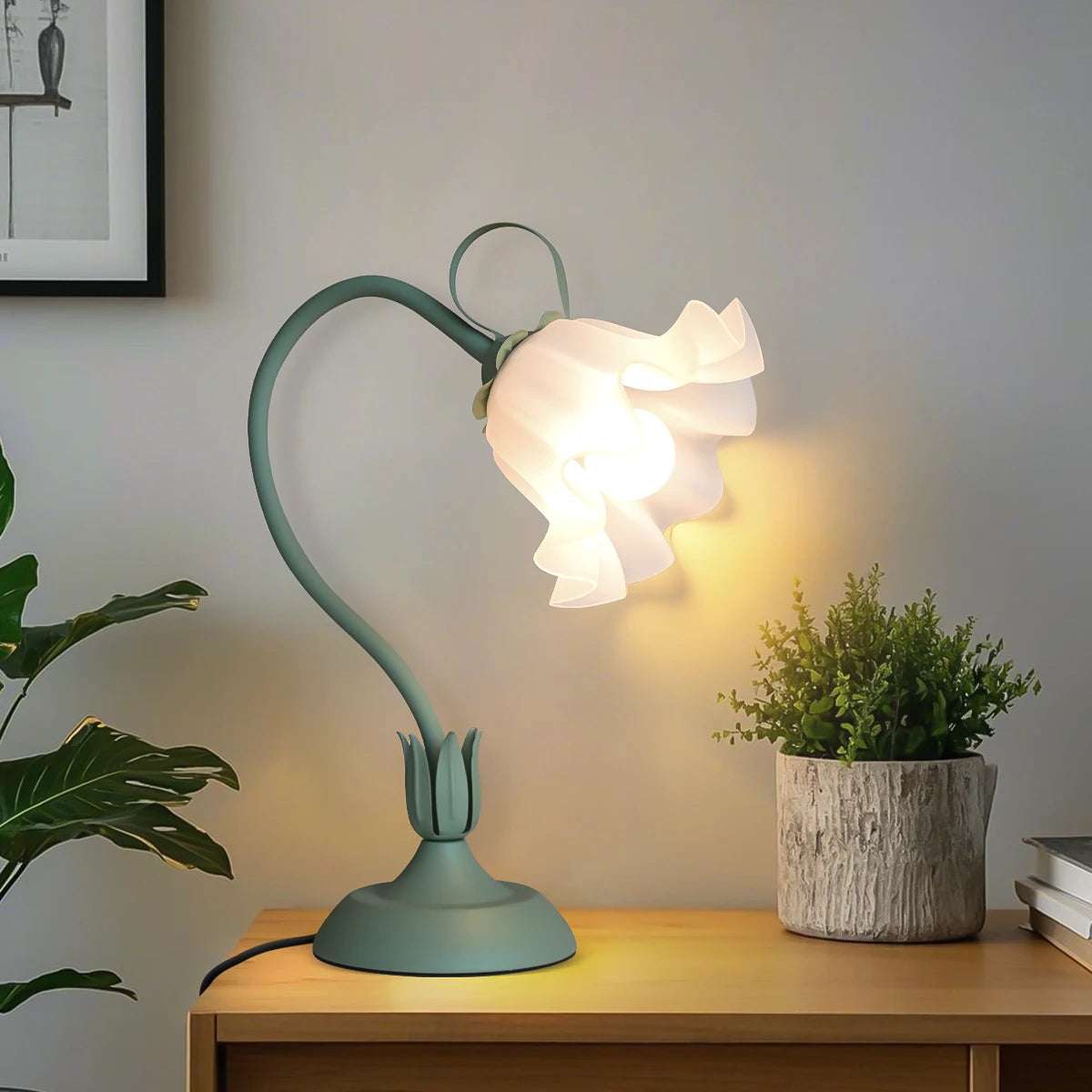 Vintage Flower Green Bedside Lamp, adjustable direction