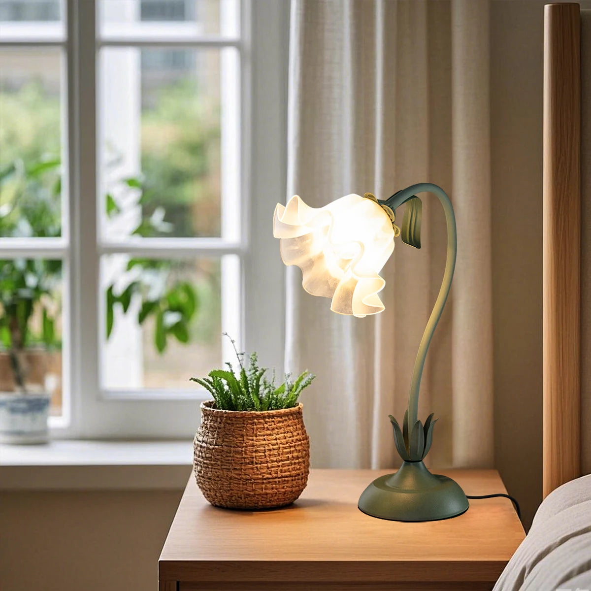 Vintage Flower Green Bedside Lamp, adjustable direction